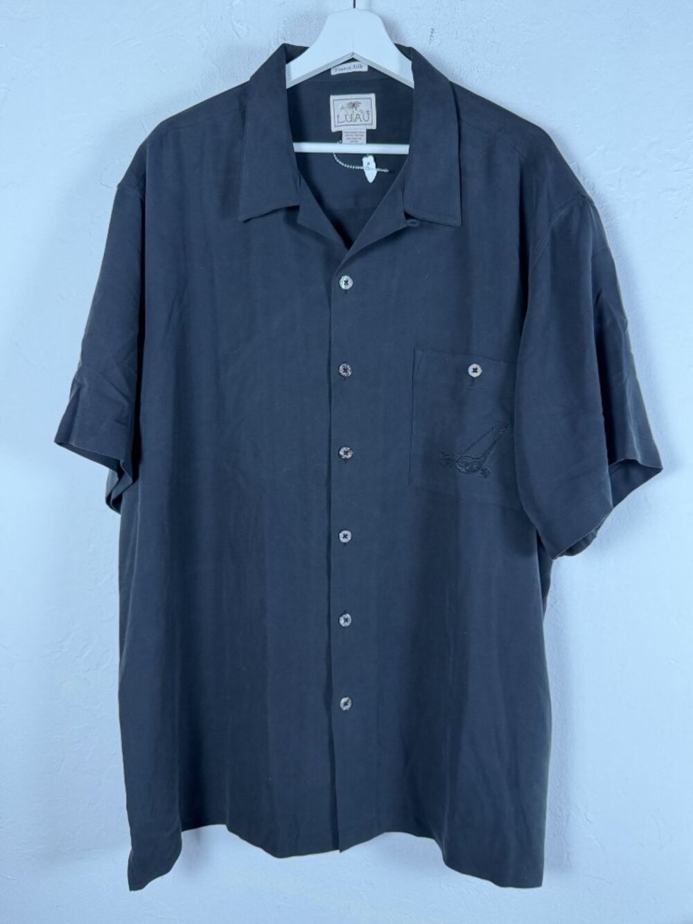 Luau Men’s Black Finest Silk Short Sleeve Aloha Shirt Golftails Embroidery XL